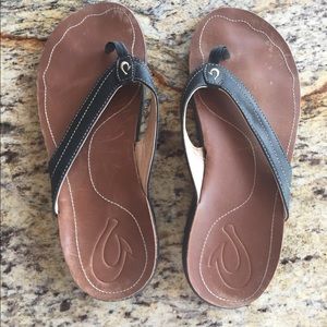 Olukai black leather sandals